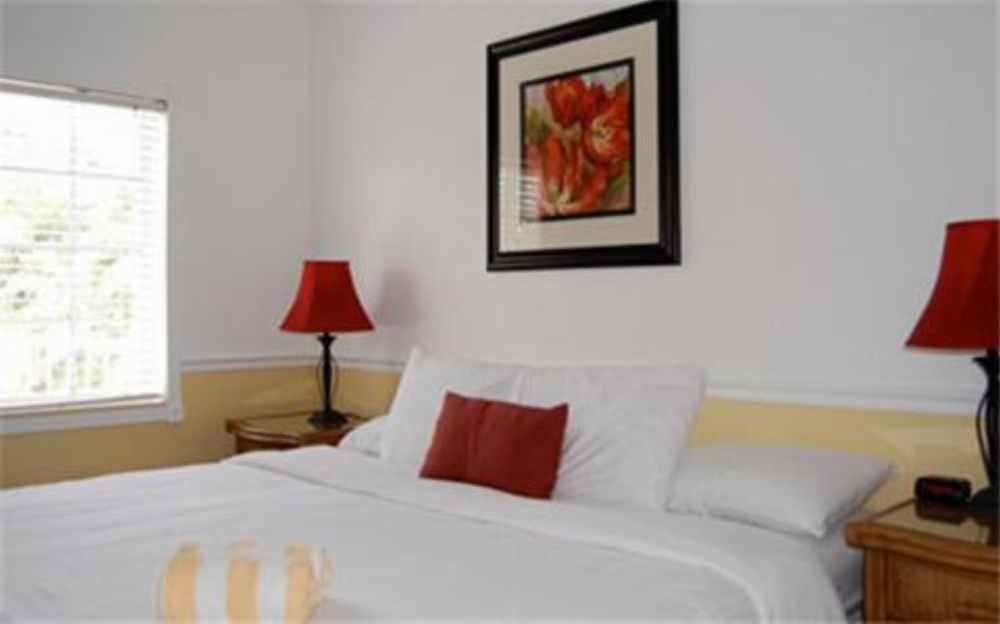 Junior Queen Suite - Non-Smoking